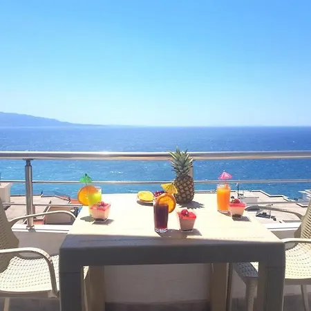 Sea View Vacation Apartment *
